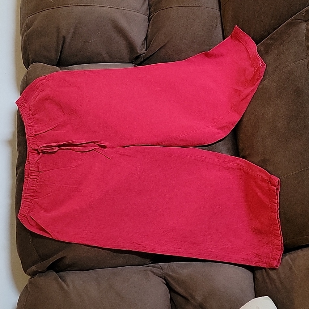 Red capris
